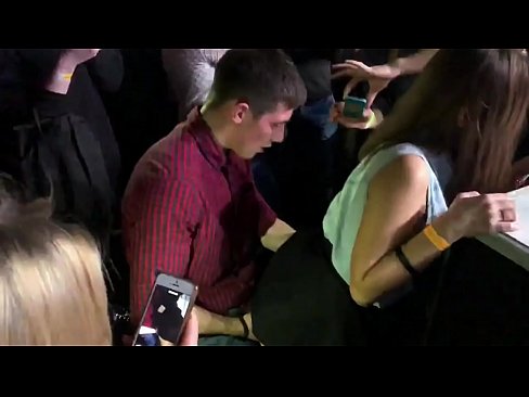 ❤️ ロシアのナイトクラブでリアルセックス。18歳のロシア人少女がナイトクラブで肛門と膣を犯される ☑ ポルノvk ❌️❤